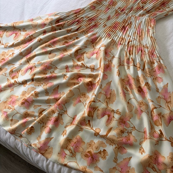 Vince Satin Pleated Floral Cap Sleeve Dress - Picture 5 of 7